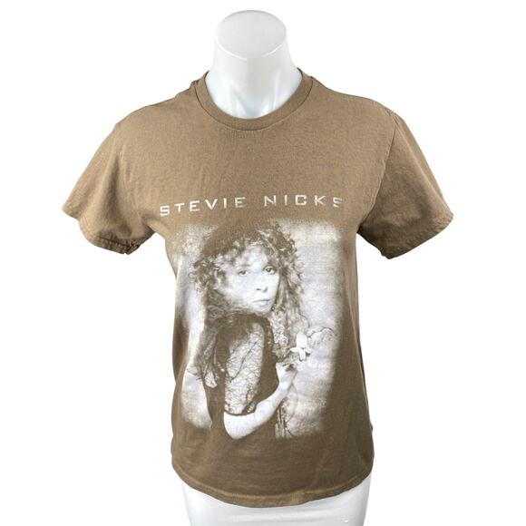 Stevie Nicks Women's Brown Photo Short Sleeve Musician Graphic Tee T-Shirt Top S - Picture 1 of 4